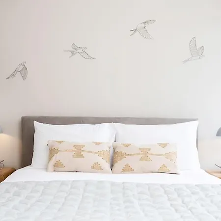 Upper Mint Mill: Superb New Riverside Apartament