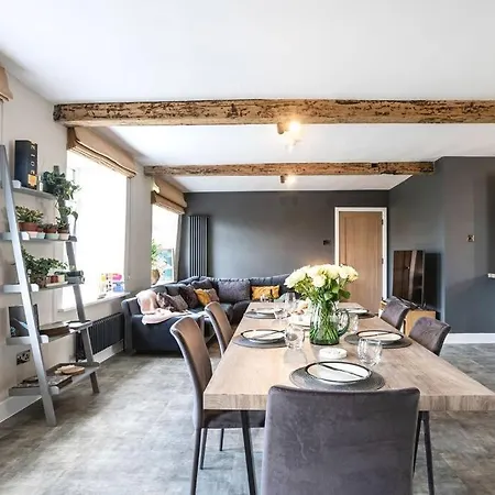 Upper Mint Mill: Superb New Riverside Apartamento *